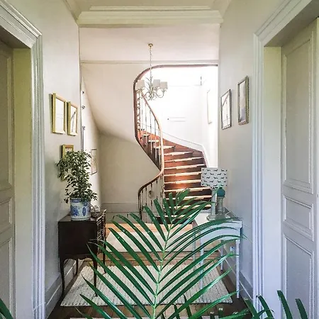 Le Chateau Bed & Breakfast 2*