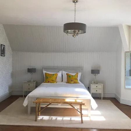Le Chateau Bed & Breakfast 2*